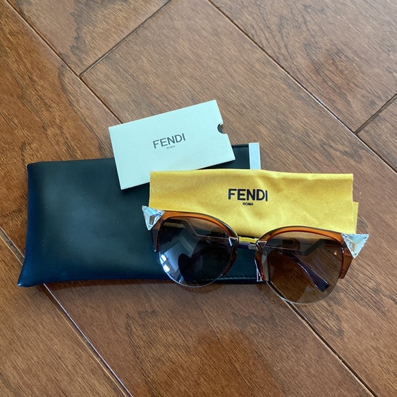 Fendi Iridia Cat-Eye Crystal-Tip Sunglasses. NWT. - Picture 2 of 6